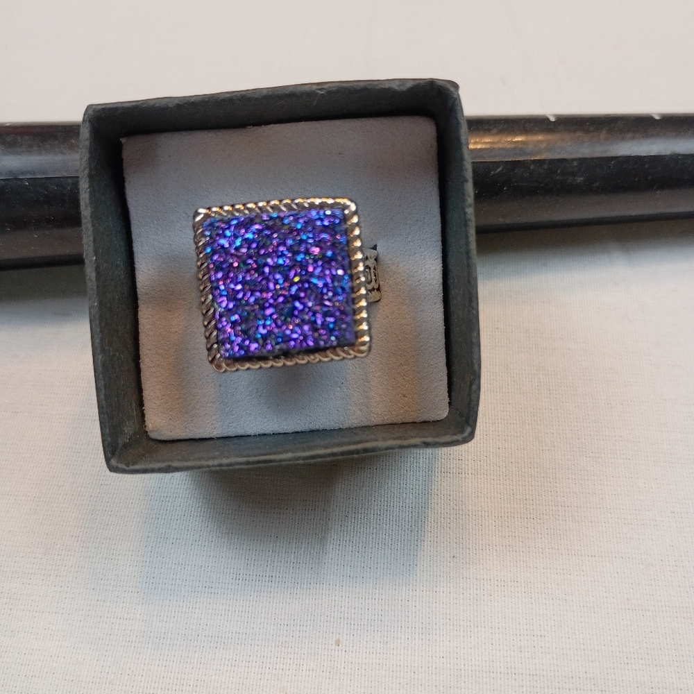 #567 NWOT Square blue/purple  iridescent druzy